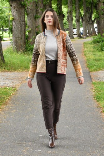 T-658 NN1 Kurze Wolljacke mit Tasche